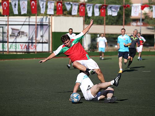 Karşıyaka sahaya indi