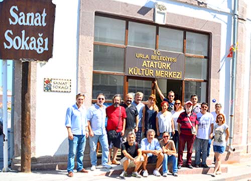  İZMİR DEVLET TİYATROSU YEPYENİ OYUNLARLA 1.EKİMDE PERDELERİNİ AÇIYOR