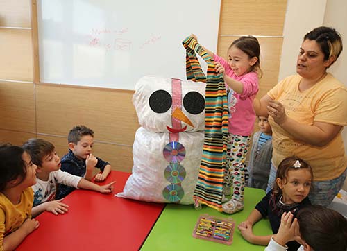 Karşıyakalı miniklerden yeni yıl sergisi