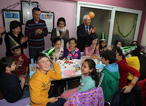 BAŞKAN SELVİTOPU, YILBAŞINDA YAŞLILARI VE ÇOCUKLARI UNUTMADI