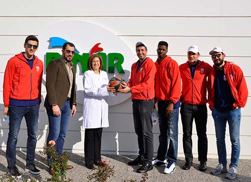 Pınar Karşıyaka Basketbol Takımı Pınar Sütü ziyaret etti