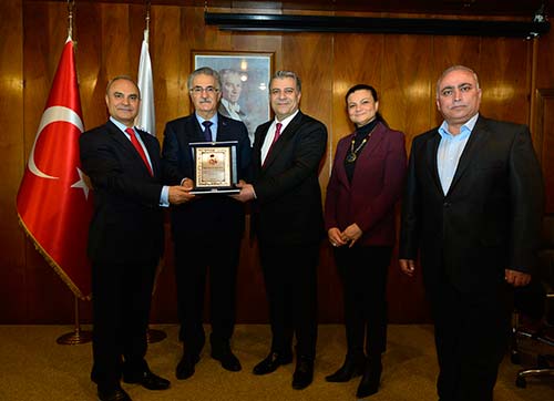 İZEBSİDEFTEN PROF. KÖSEYE PLAKET