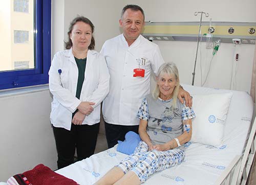 İngiliz Gloria Rhodes DEÜ Hastanesinde şifa buldu 