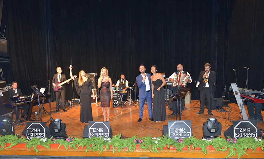 Sezon, Cumhuriyet konseriyle açıldı