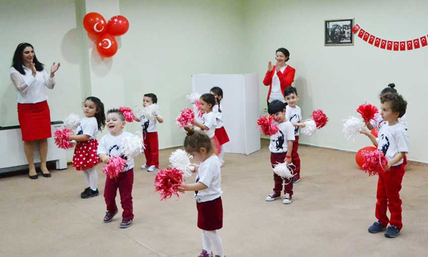 Kreş çocuklarından Cumhuriyet Bayramı kutlaması…