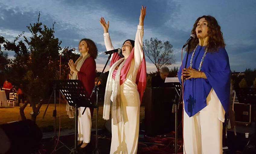 Bağcan kardeşler, İzmir’de ilk kez birarada verdikleri konserle büyüledi.