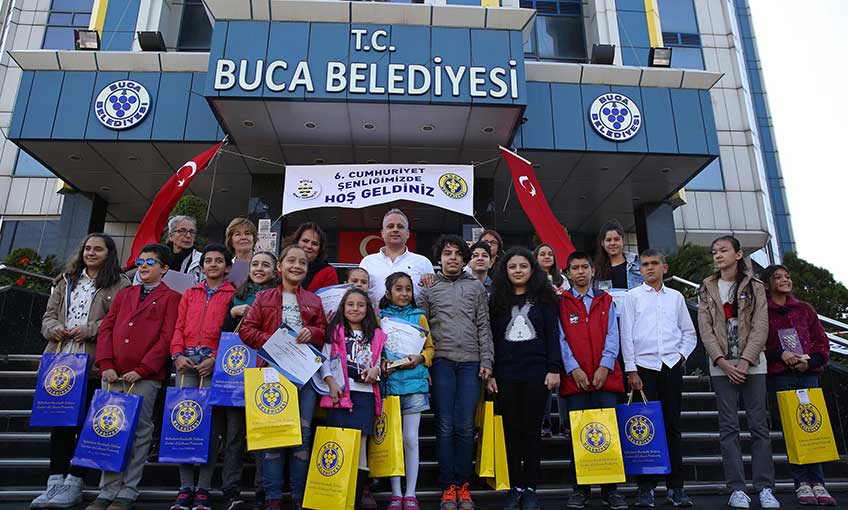 Buca’da Cumhuriyet coşkusu devam ediyor