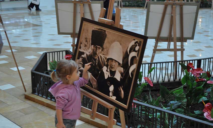 İzmir Optimum'da Atatürk Fotoğrafları Sergisi