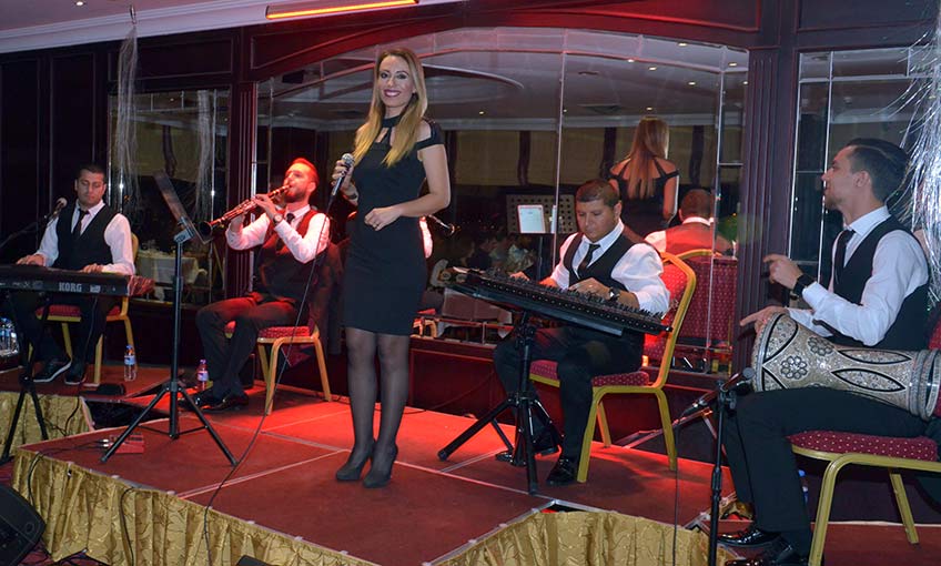 Ege Palas fasılda da var