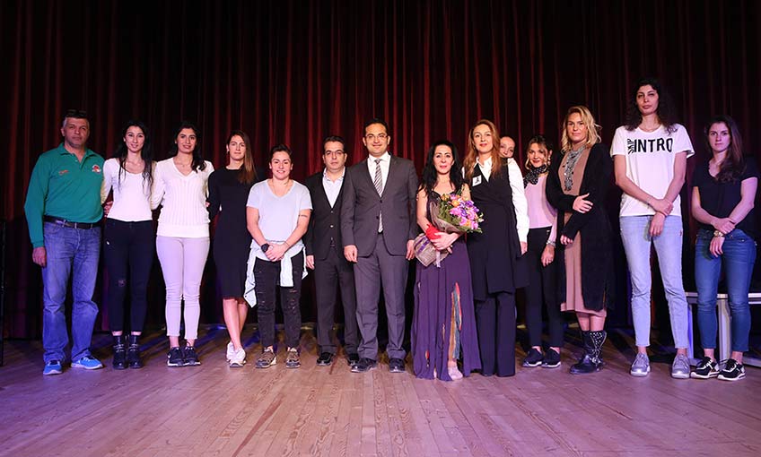 Teşekkürler Mustafa Kemal Atatürk. Türk Kadını sana minnettar