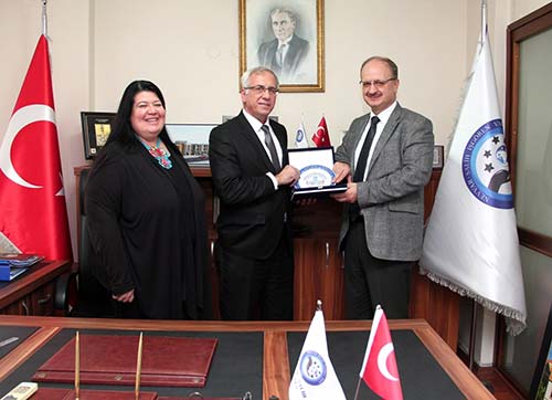 İKÇÜlü gençlere İşgören Vakfı desteği