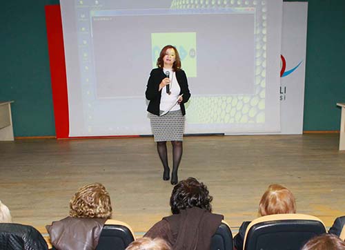 Bayraklılı kadınlara yurttaşlık eğitimi