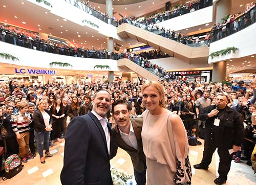 İZMİRDE 5.000 KİŞİ İLE BULUŞTULAR