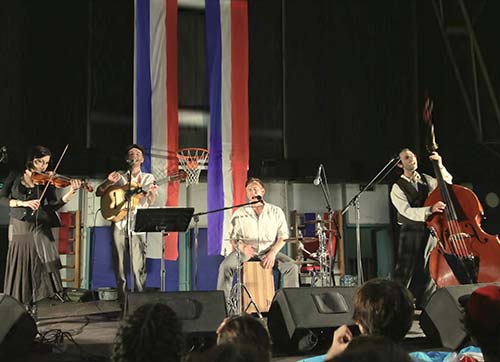 İzmirliler, Fransız kültürüyle buluştu