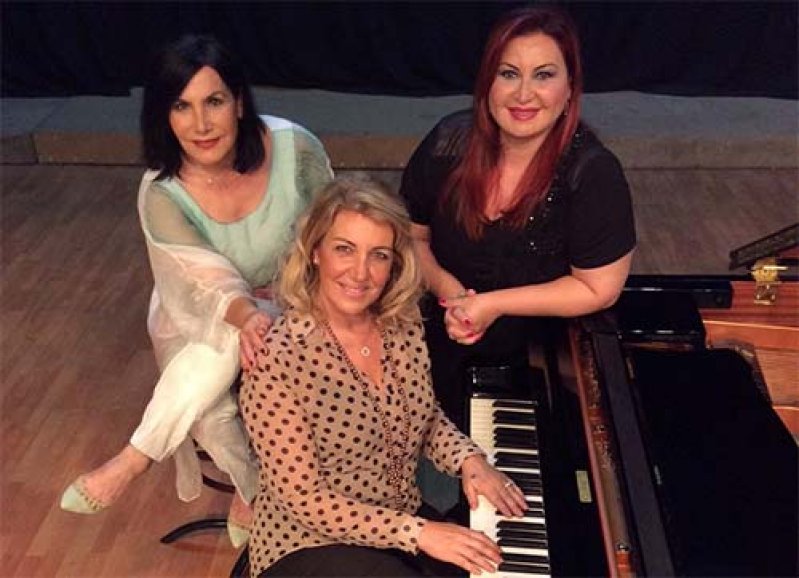 Nisanda sanat yağmuru var