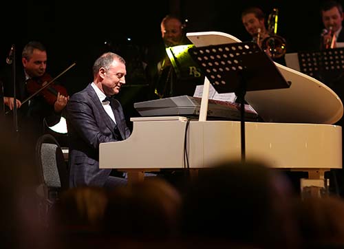 İlk Single Sezen Aksunun şarkısına   