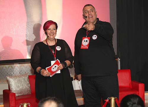 SAHNE DÜNYASININ HAZIRLIĞI EN UZUN SÜREN GÖSTERİSİ AĞIR MUHABBET GERÇEKLEŞTİ