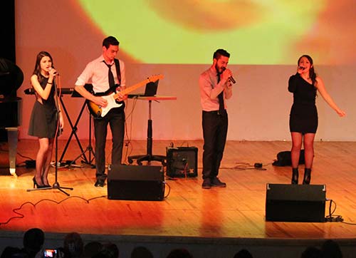 Geleceğin sanatçıları ayakta alkışlandı