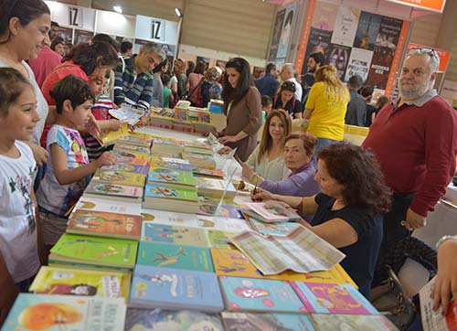 Son kitaplarını imzaladılar