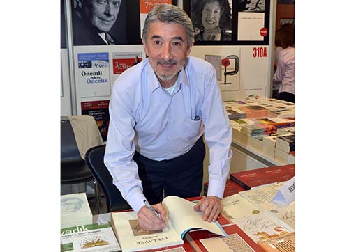 Semih Poroy Fe Klavyeyi imzaladı