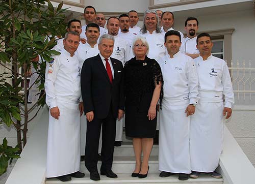 İZMİR EKONOMİDEN 12 ŞEF 12 MENÜ İLE KUTLAMA