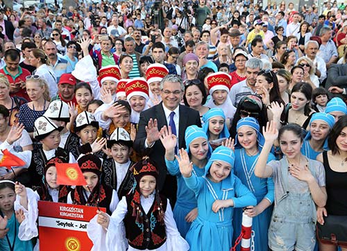 Dünya çocukları Karşıyakada buluştu