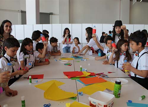 Dünya Miniklere Emanet