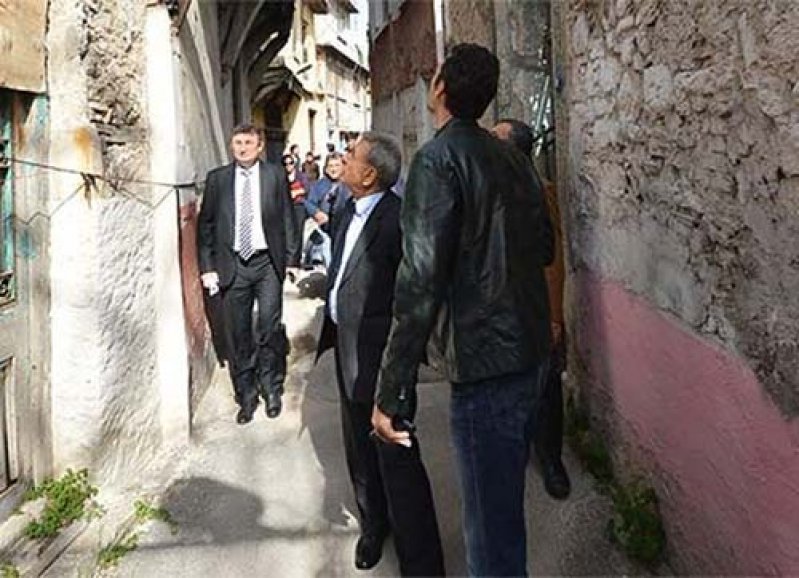 Alıcı gözüyle baktı