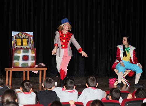 Karabağlarda her hafta çocuk tiyatrosu