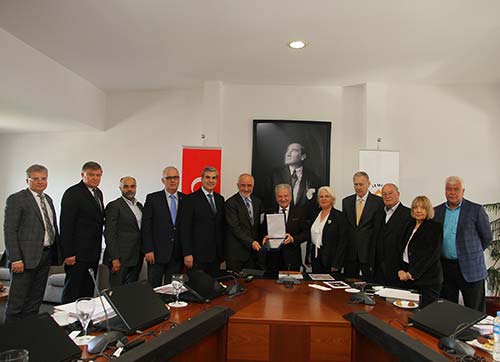 İZMİR EKONOMİDE NÖBET DEĞİŞİMİ