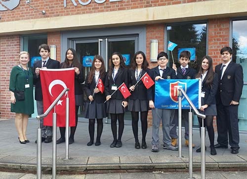 İNGİLTEREDE ÖZEL TÜRK KOLEJİ RÜZGARI ESİYOR 