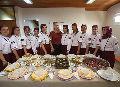 Karabağlar'da geleceğin aşçıları yetişiyor