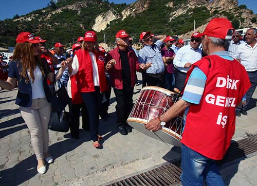 Bayraklı'da 1 Mayıs coşkusu