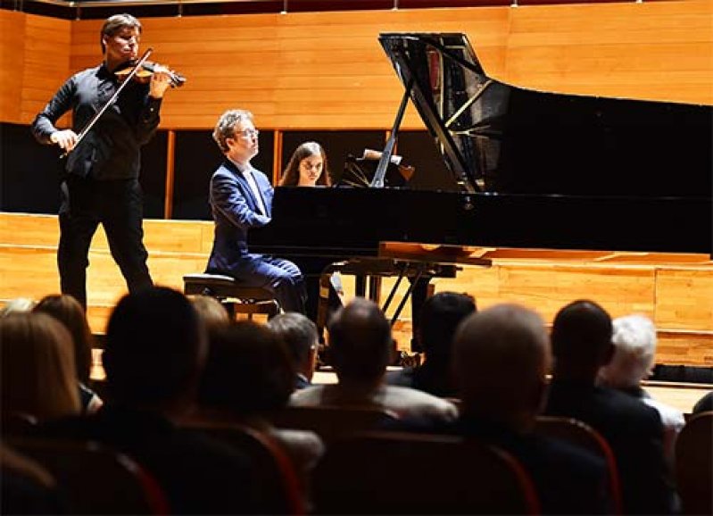 İzmir Festivalinden 30. merhaba