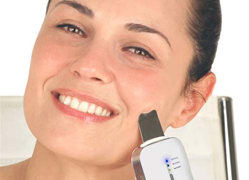 Cerrahi bir müdahalesiz de daha temiz ve genç görünümlü bir cilt