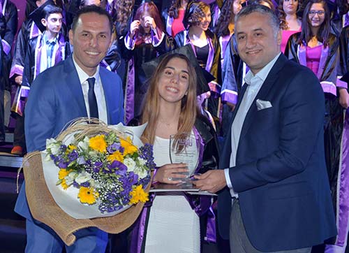 Karşıyaka Uğur Ortaokulu'nda mezuniyet heyecanı