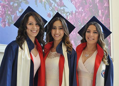 İzmir Üniversitesinde mezuniyet heyecanı yaşanacak