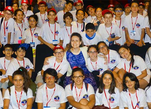 CERN ARAŞTIRMACISI KATILIMCILARI BÜYÜLEDİ