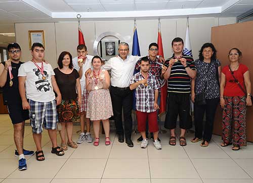 Şampiyonluğu Onuncu Yıl Marşı ile kutladılar