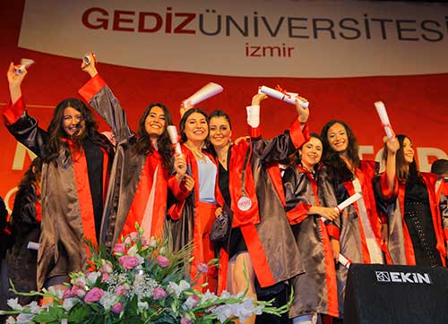 36 ülkeye mezun verdi