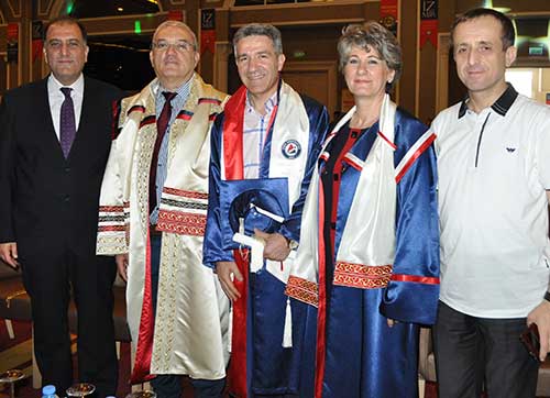 Genel Müdür yüksek lisans cübbesini giydi