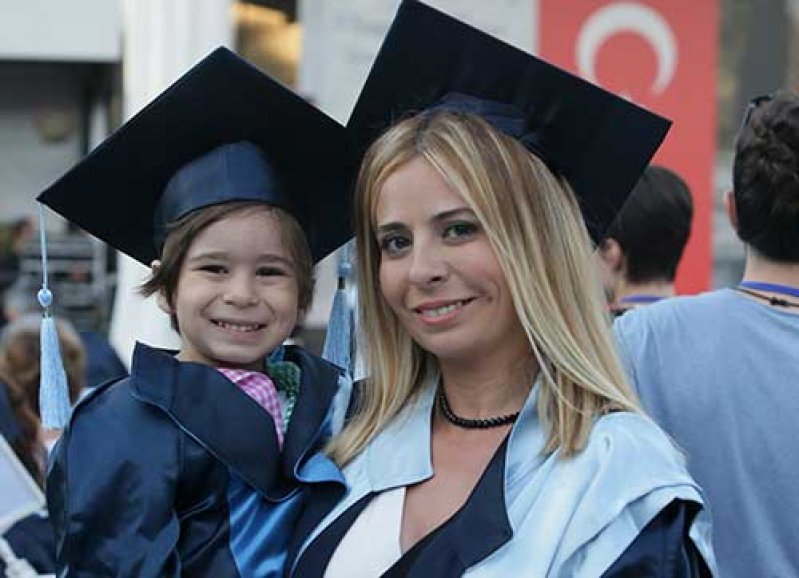 Üçüncü üniversitesini üç yılda bitirdi  