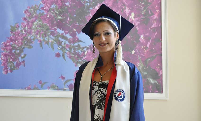 Tek kelime Türkçe bilmeden geldi, birincilikle mezun oldu