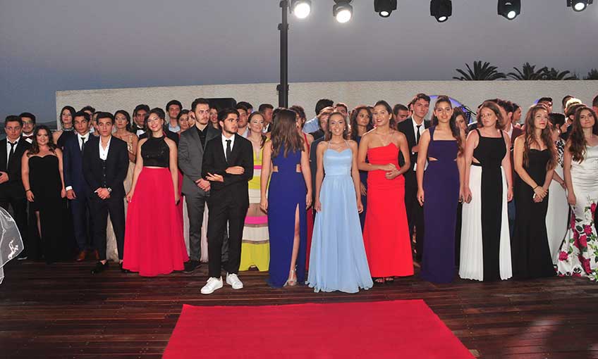 Takev, mezunlarını uğurladı