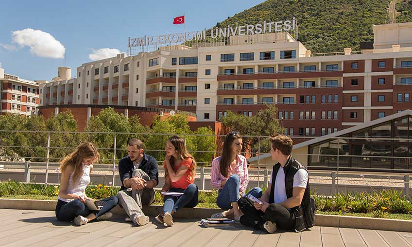 15 YILDA ÜNİVERSİTELER ARASINDA ZİRVEYE YERLEŞTİ