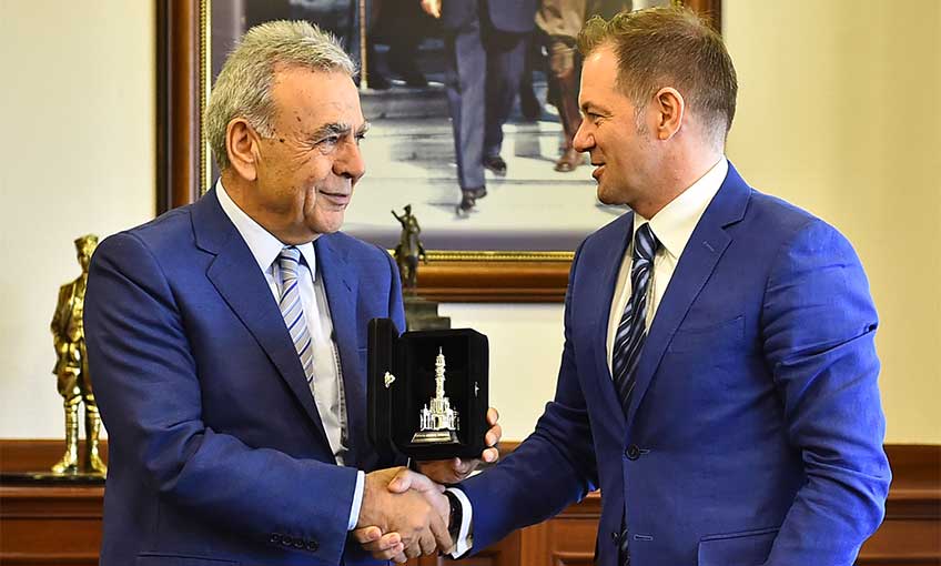 Arnavutluk’tan anlamlı kutlama