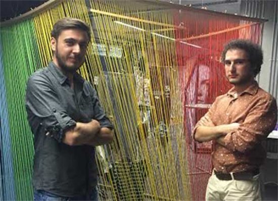  RENKLİ YAŞAM, SİYAH YOL