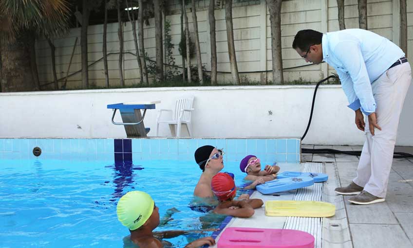 Bornova’da yarı olimpik havuzlarda yüzme keyfi