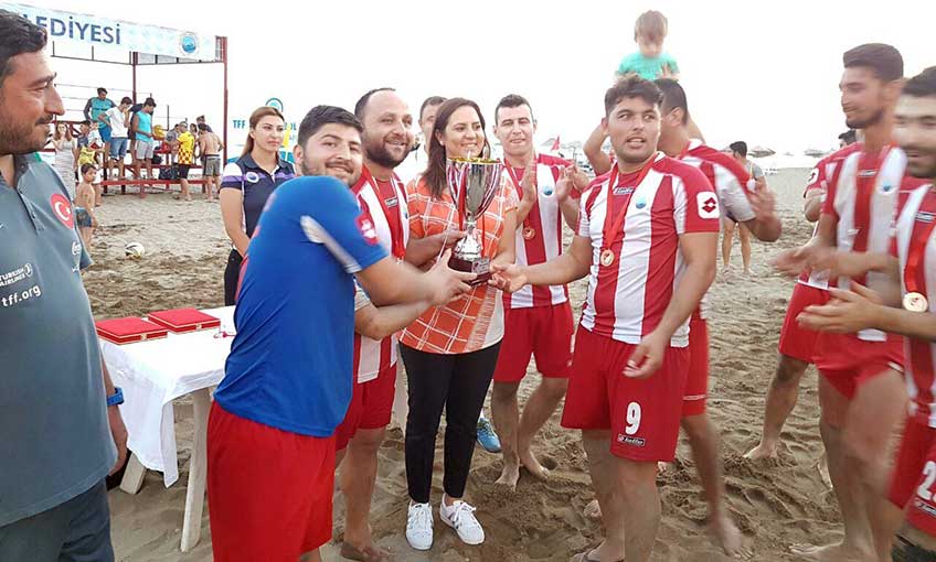 Gümüldür’de Plaj Futbol Şöleni