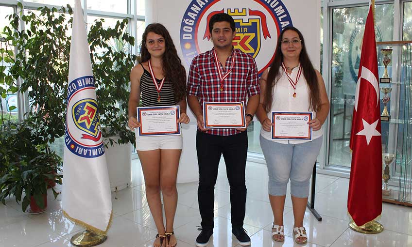LYS de ilk 100 e giren üç öğrenci altinla ödüllendirildi